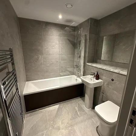 Spacious Modern 2 Bedroom