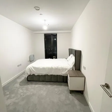 2 Bedroom Nq * Manchester