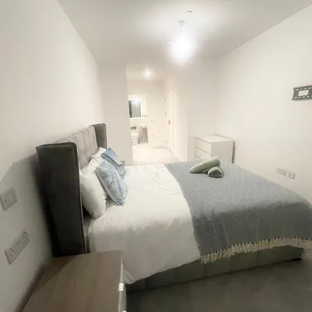 Apartment 2 Bedroom Nq *