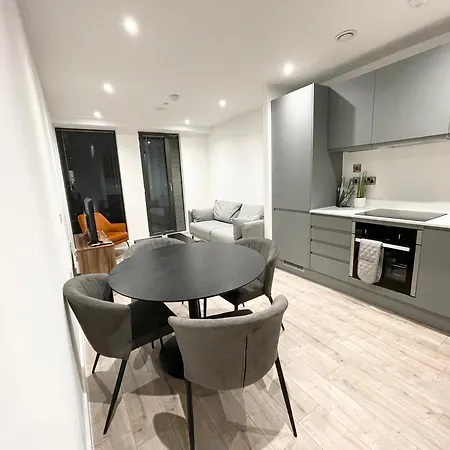 Apartment 2 Bedroom Nq *