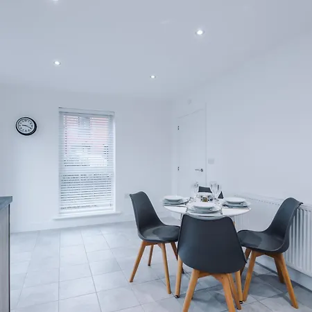 Modern 3br Townhouse In Central Manchester