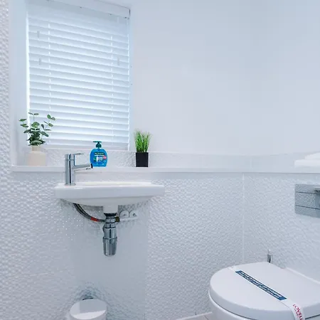 Nyaraló Modern 3br Townhouse In Central *
