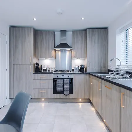 Modern 3br Townhouse In Central