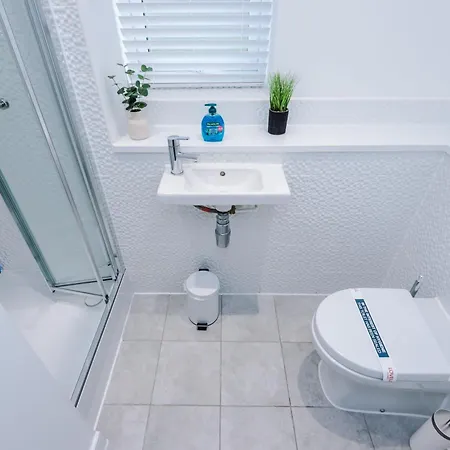Modern 3br Townhouse In Central * Manchester