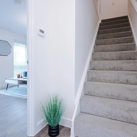 Modern 3br Townhouse In Central * Manchester