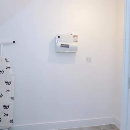 Modern 3br Townhouse In Central Manchester