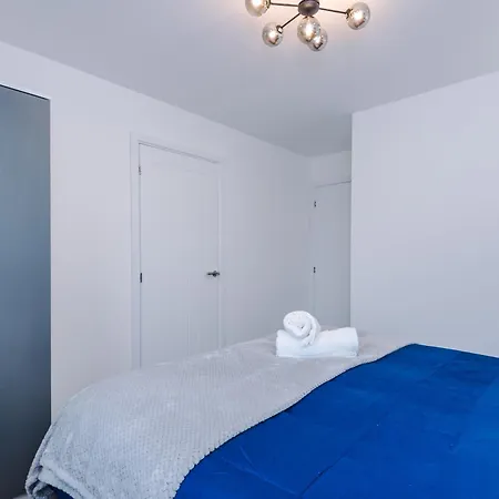 Modern 3br Townhouse In Central *