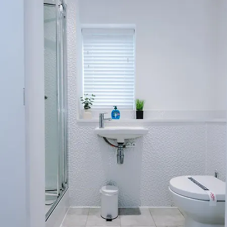 Modern 3br Townhouse In Central Manchester