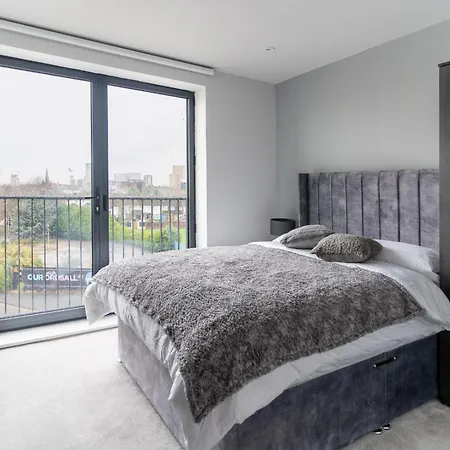 Modern 2br Apt In Salford For Up To 4 Guests! * Manchester