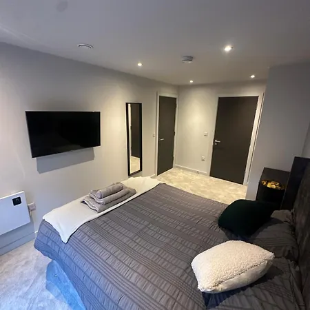 Spacious Modern 2 Bedroom Apartment Manchester