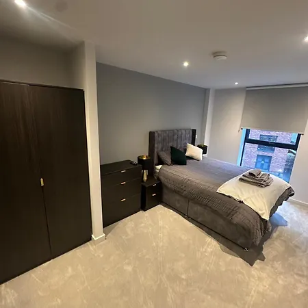 Spacious Modern 2 Bedroom * Манчестер