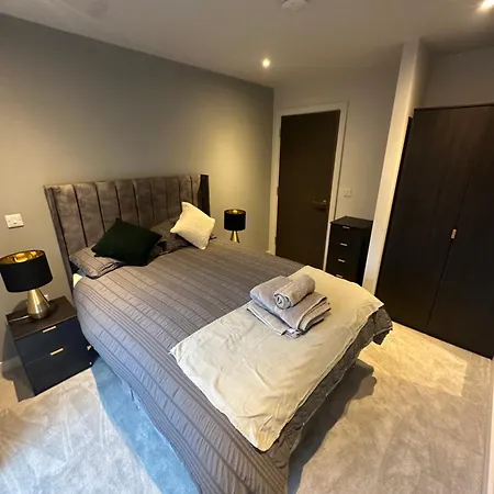 Spacious Modern 2 Bedroom