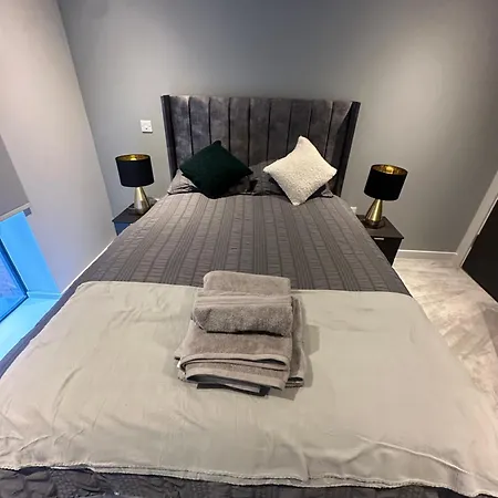 Spacious Modern 2 Bedroom