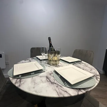 Spacious Modern 2 Bedroom Apartment Manchester