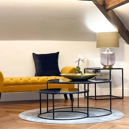 Experience The Delight Of This Beautiful 4 Bedrooms 8 Hébergement de vacances Manchester