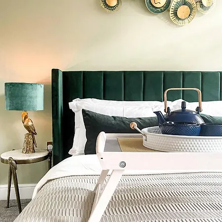 Experience The Delight Of This Beautiful 4 Bedrooms 8 Prázdninový dům Manchester