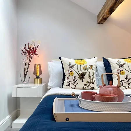 Experience The Delight Of This Beautiful 4 Bedrooms 8 *