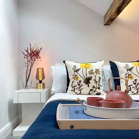 Experience The Delight Of This Beautiful 4 Bedrooms 8 * Manchester