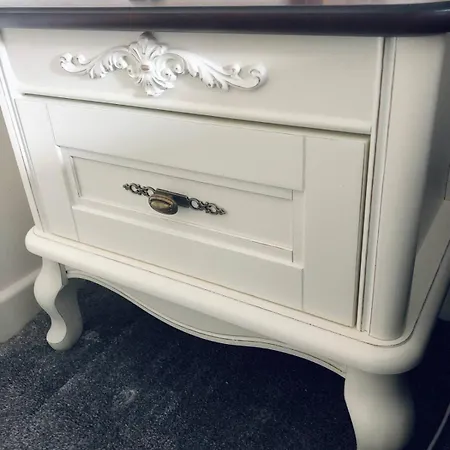 Private Bedroom In Unique Luxury House, Salford, Homestay *