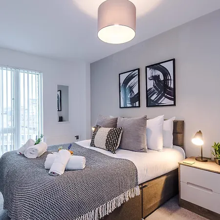 Sleek In By 53 Degrees Property, Ideal For Couples, Amazing Location! *