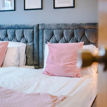 3br-sleeps6-garden-bbq-freeparking-pets Manchester
