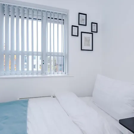 3br-sleeps6-garden-bbq-freeparking-pets Holiday home Manchester