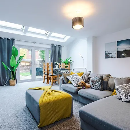 Holiday home 3br-sleeps6-garden-bbq-freeparking-pets Manchester
