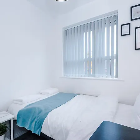 3br-sleeps6-garden-bbq-freeparking-pets Prázdninový dům Manchester