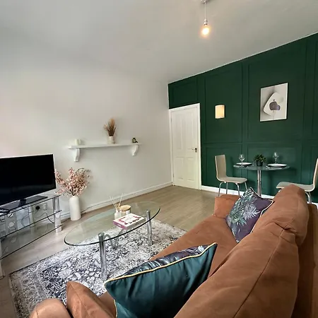 Beautiful Awaits Your Short Term Apartment Manchester