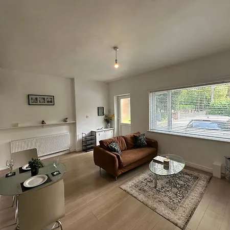 Apartment Beautiful Awaits Your Short Term Manchester
