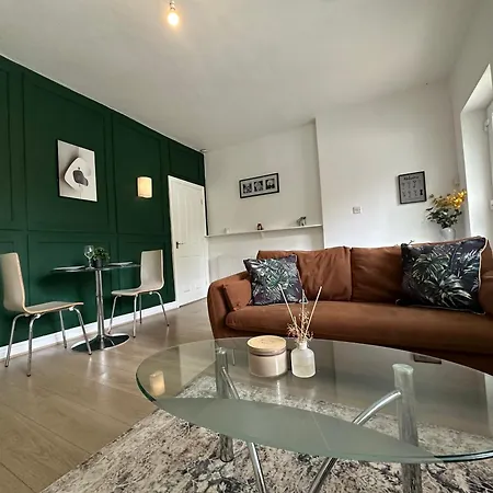 Apartment Beautiful Awaits Your Short Term