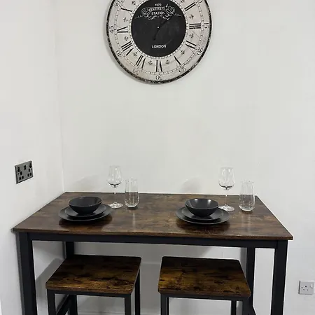 Cosy 2 Double Bedroom In Ancoats 7 Minutes From Coop Live, Etihad Stadium & Centre- Free Parking Available