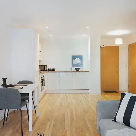 New! 1br In Media Free Wifi Apartment