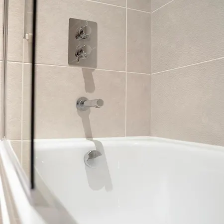 New! 1br In Media Free Wifi Apartment