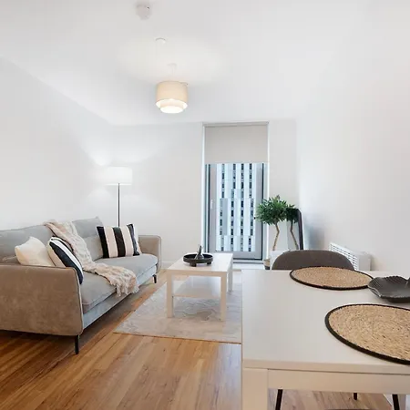 New! 1br In Media Free Wifi Apartment