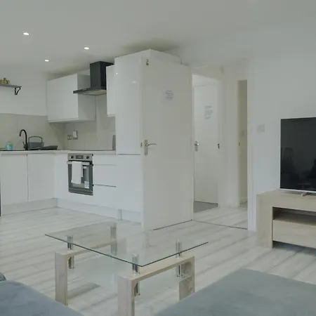 アパート Lovely Modern 2 Bed Flat With Parking, Close To Centre