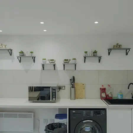 アパート Lovely Modern 2 Bed Flat With Parking, Close To Centre