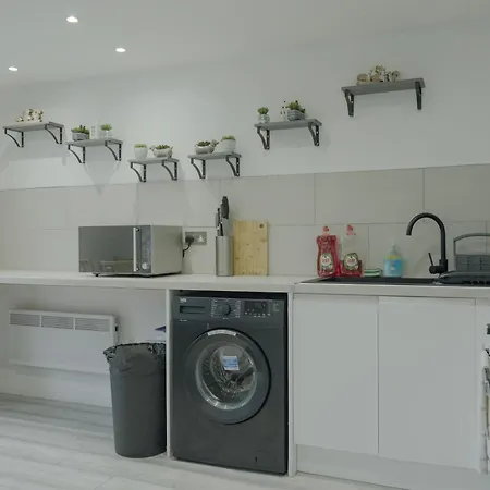 アパート Lovely Modern 2 Bed Flat With Parking, Close To Centre *