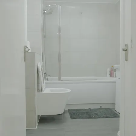 Lovely Modern 2 Bed Flat With Parking, Close To Centre Apartment Manchester