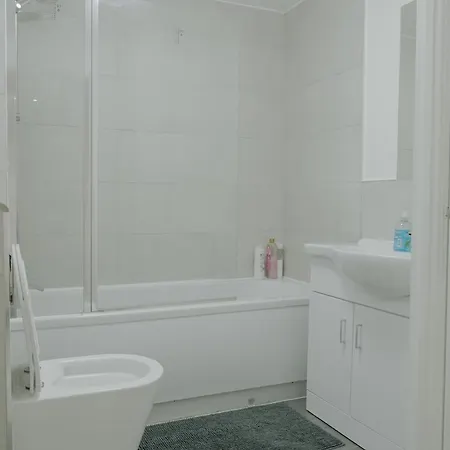 Lovely Modern 2 Bed Flat With Parking, Close To Centre 아파트 맨체스터