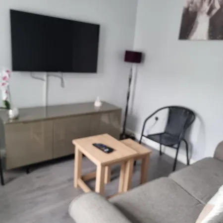 Lejlighed Newly Refurbished 2- Bed Stylish