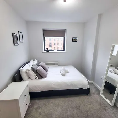 2 Bed Castlefield Flat Canalside Manchester