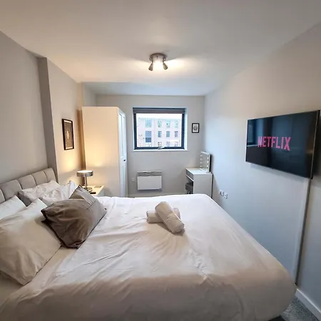 Canal Side Flat By Superhost דירה מנצ'סטר