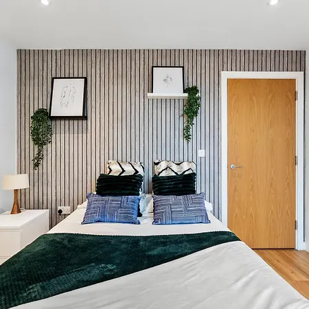 Stylish Penthouse - Parking- Gym
