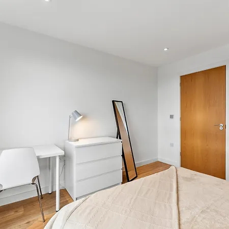 Stylish Penthouse - Parking- Gym Apartment Manchester
