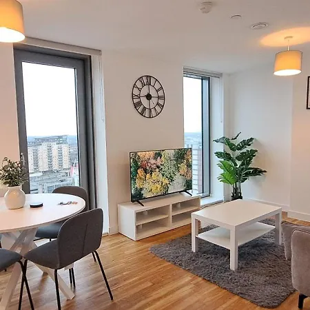 Media Apartment *