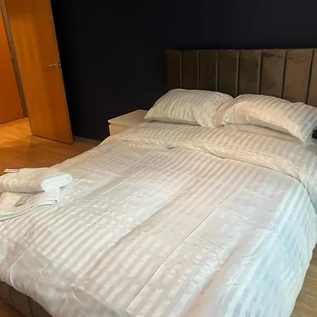 Mcr, Large 2 Bedroom Apartment, Parking! Manchester