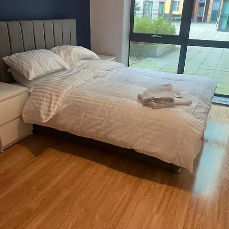 Mcr, Large 2 Bedroom Apartment, Parking! Apartamento *