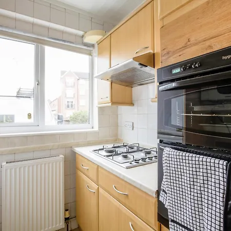 5-bedroom In Trendy Dibsbury Area With Parking Feriehus *