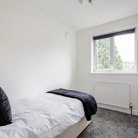 5-bedroom In Trendy Dibsbury Area With Parking Feriehus *